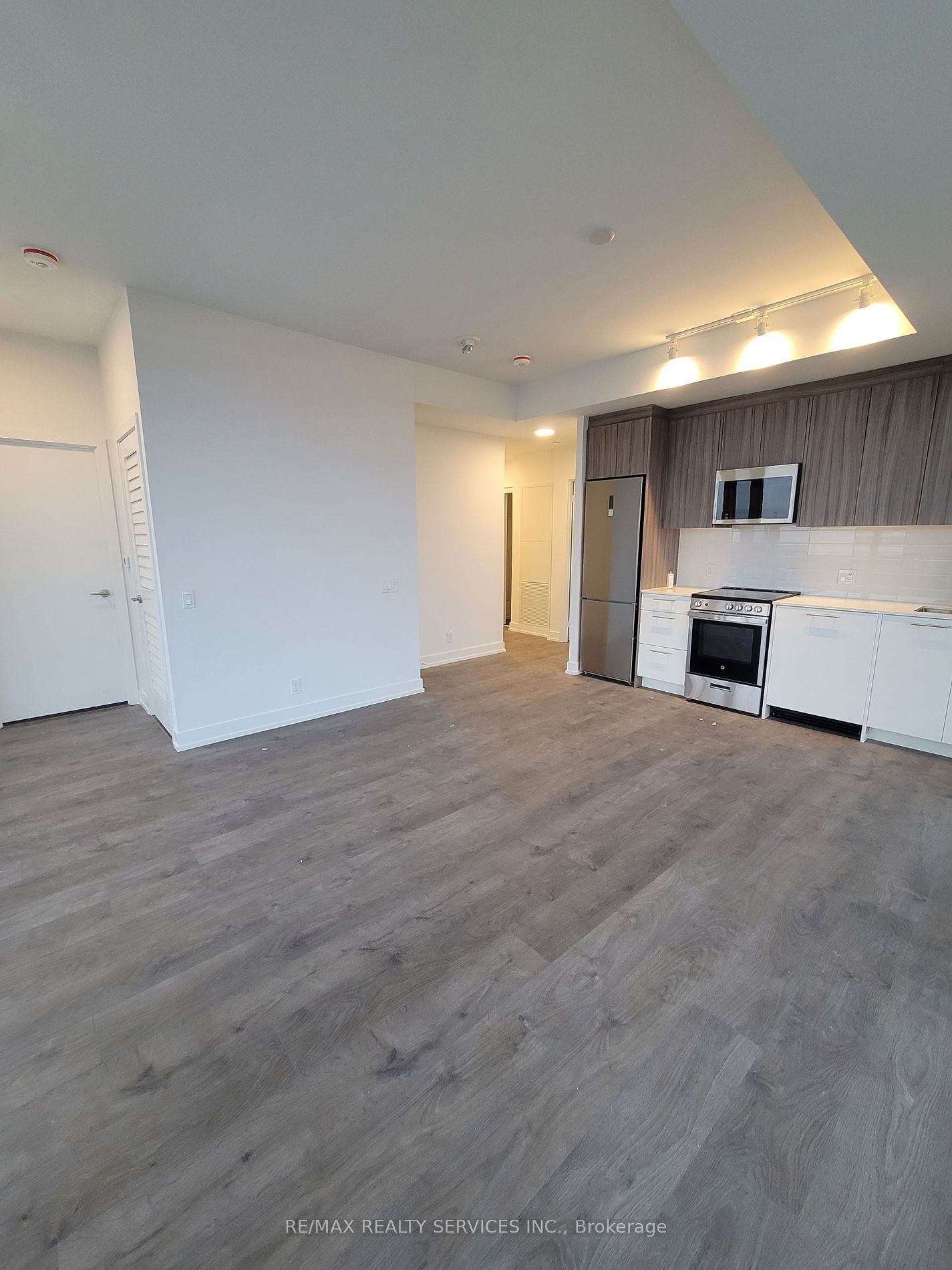 215 Veterans Dr, #1008S
