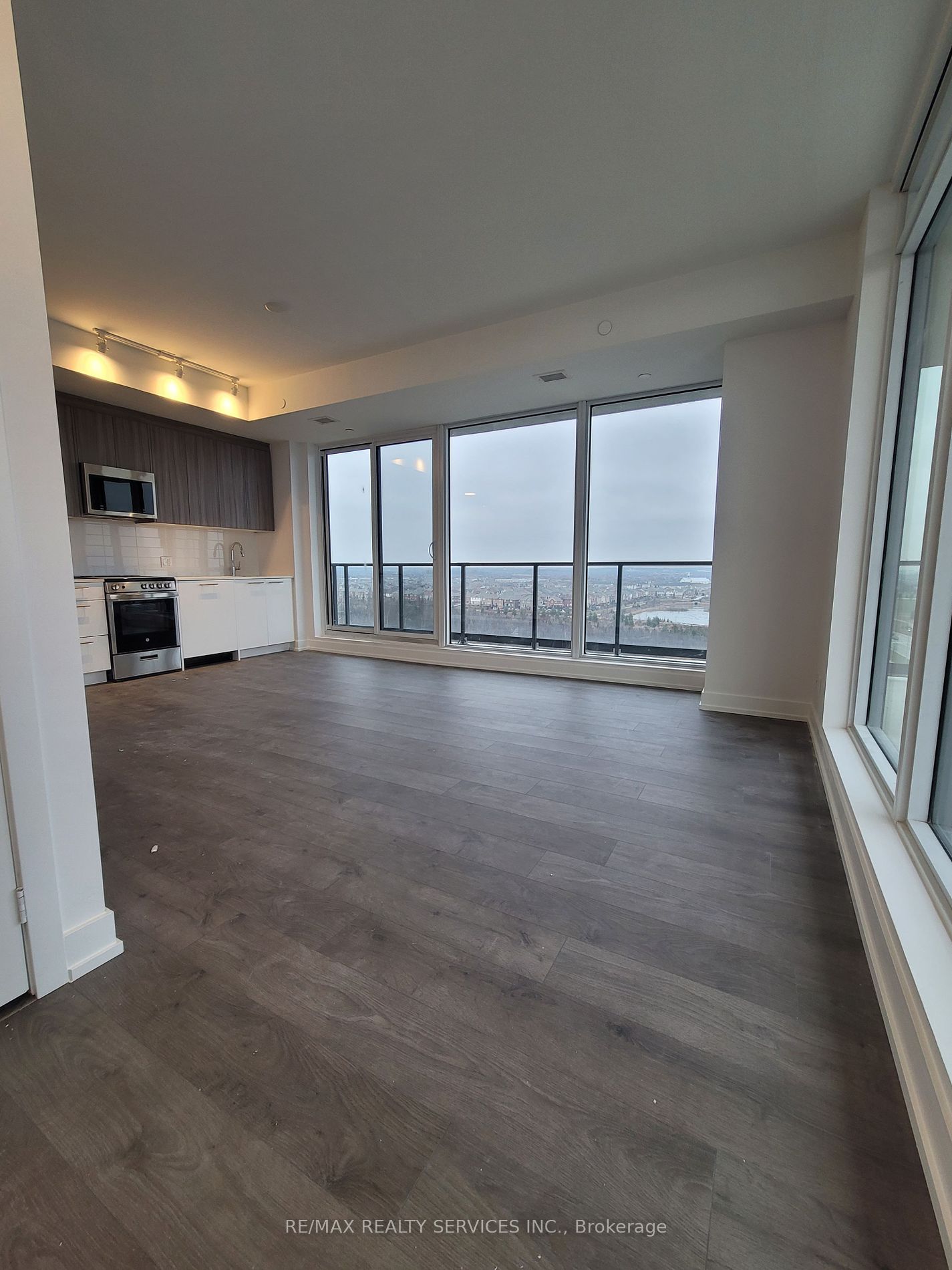 215 Veterans Dr, #1008S
