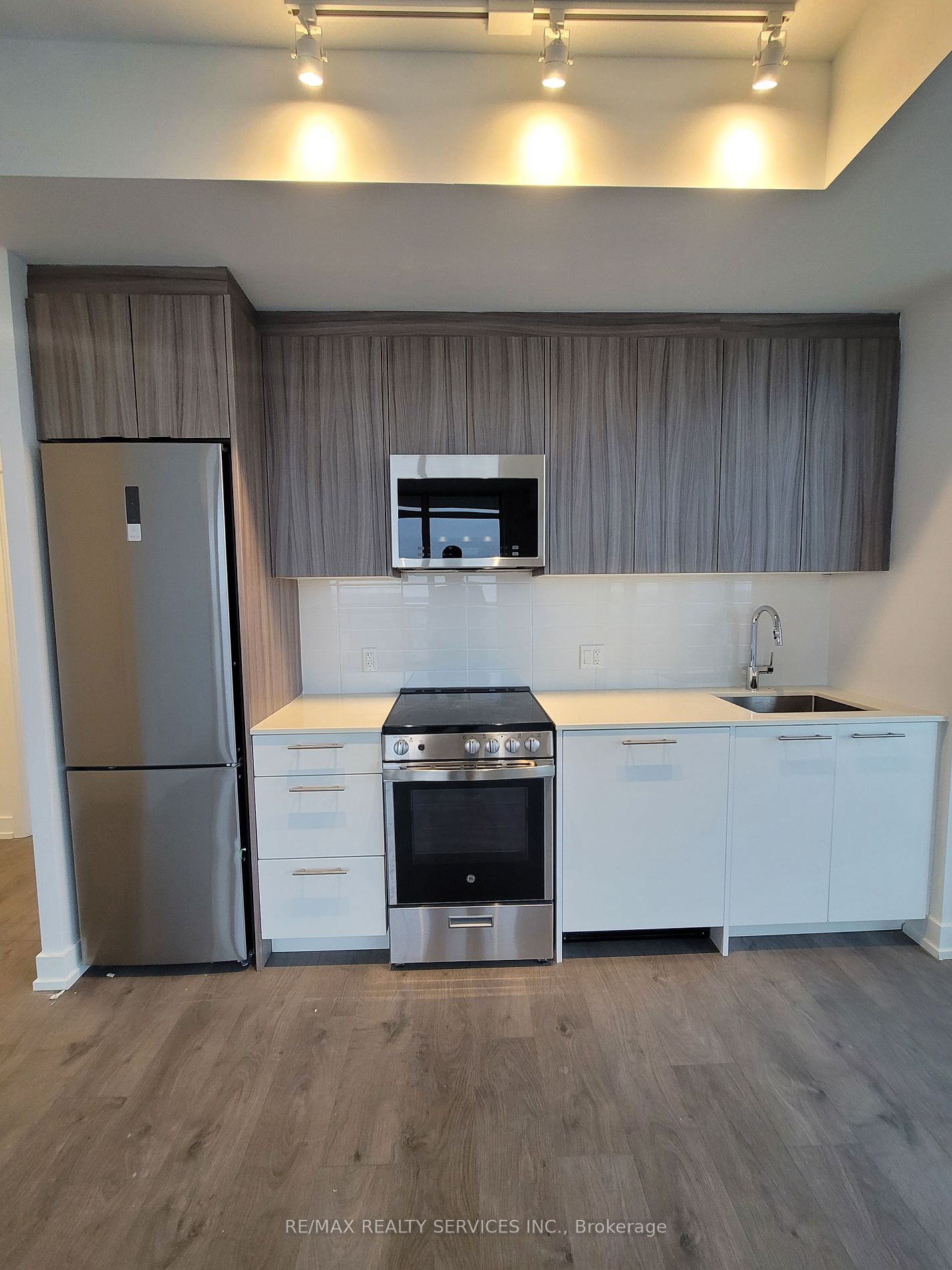 215 Veterans Dr, #1008S