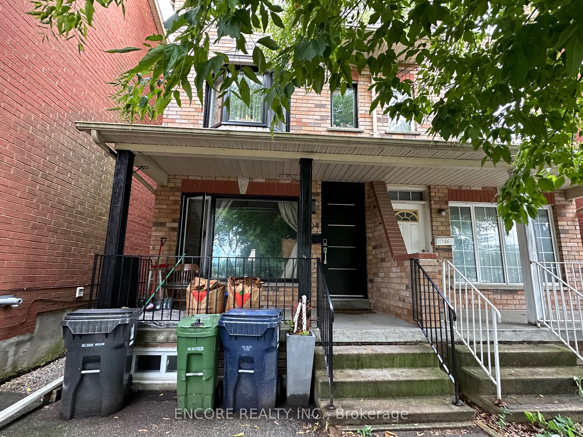 104 Rankin Crescent