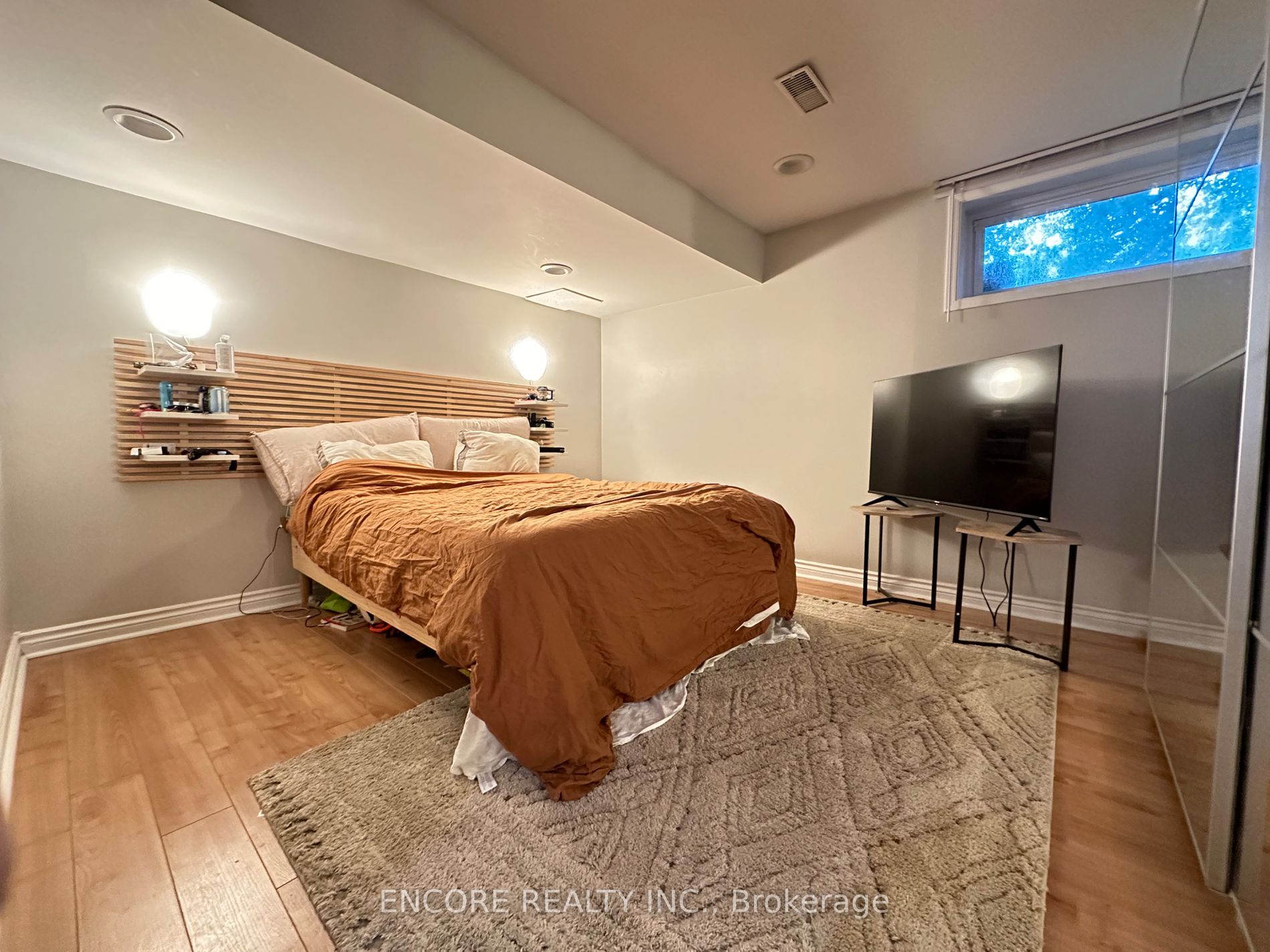 104 Rankin Crescent