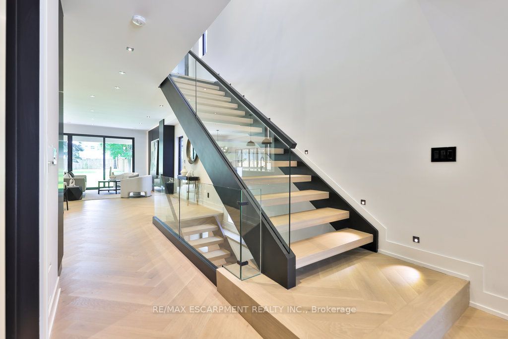 20B Broadview Avenue