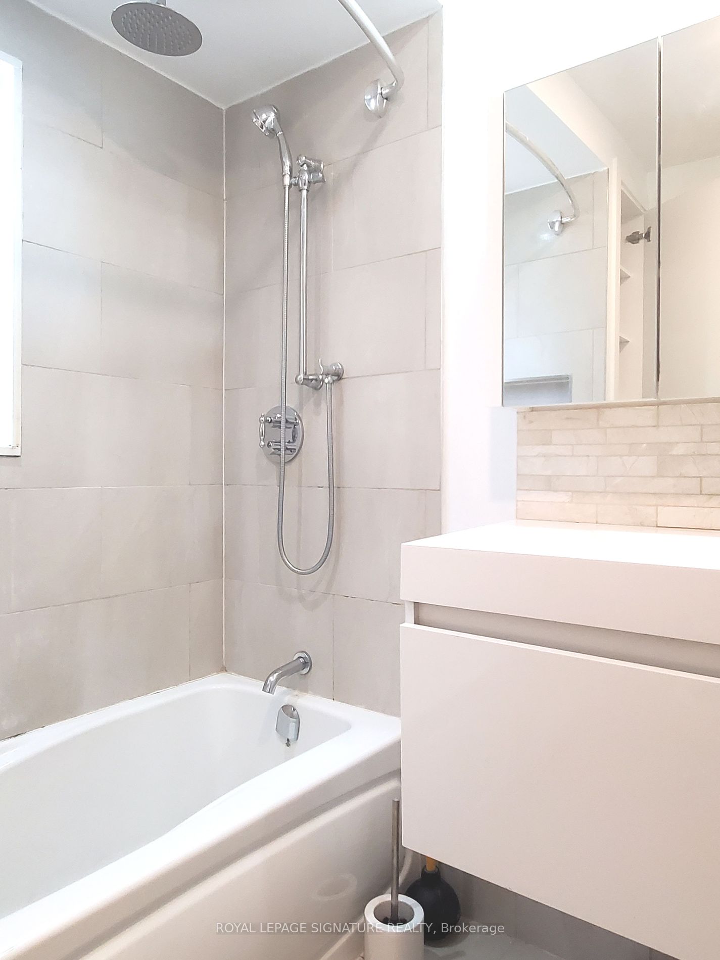 1 Maynard Avenue S