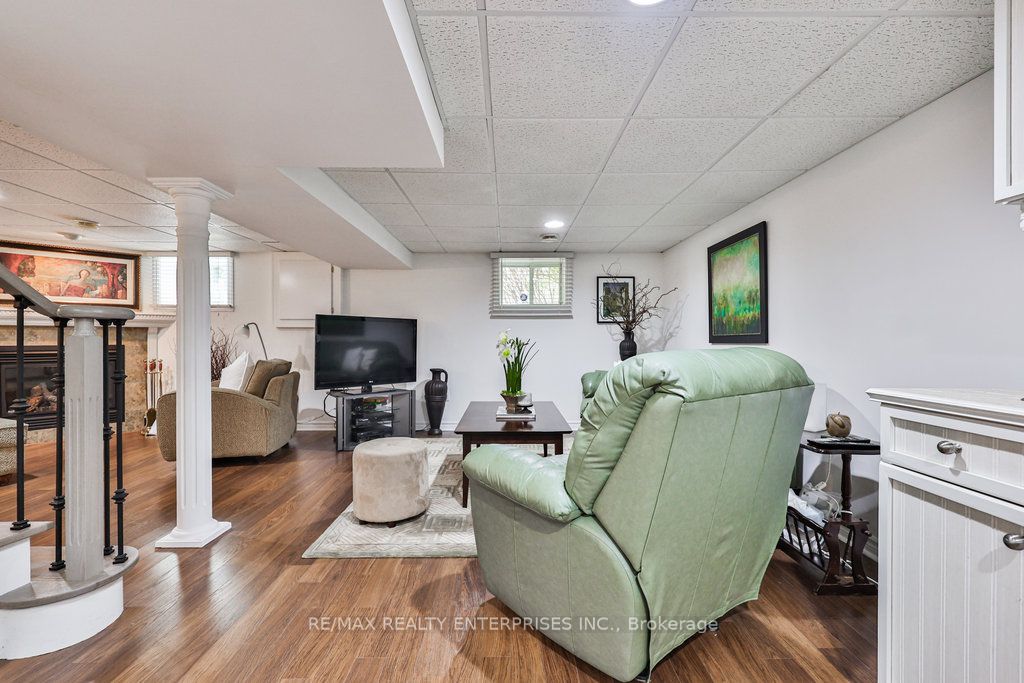 1486 Myron Dr