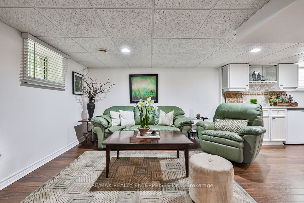 1486 Myron Dr