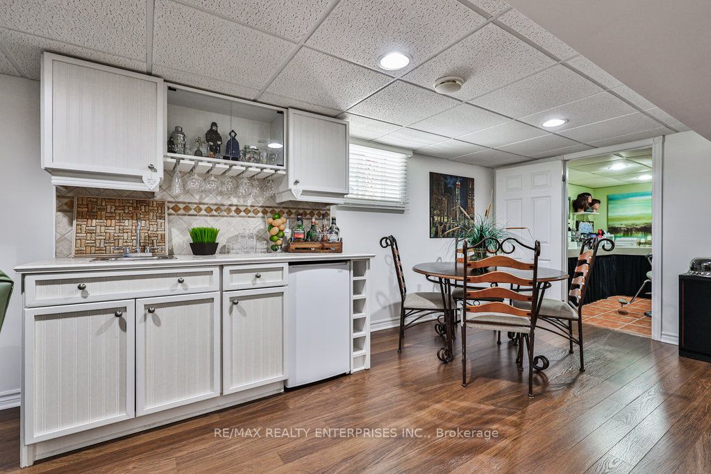 1486 Myron Dr