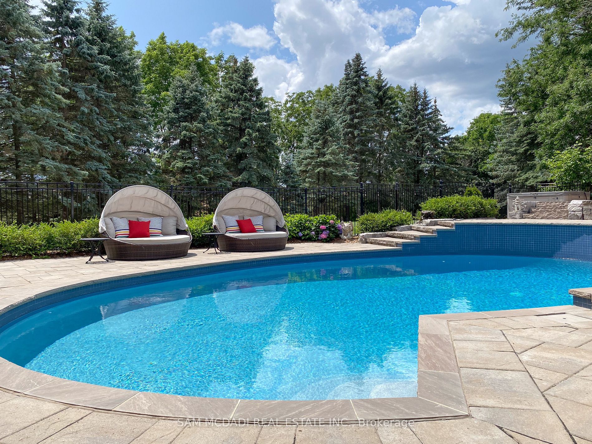 3 Huttonville Dr