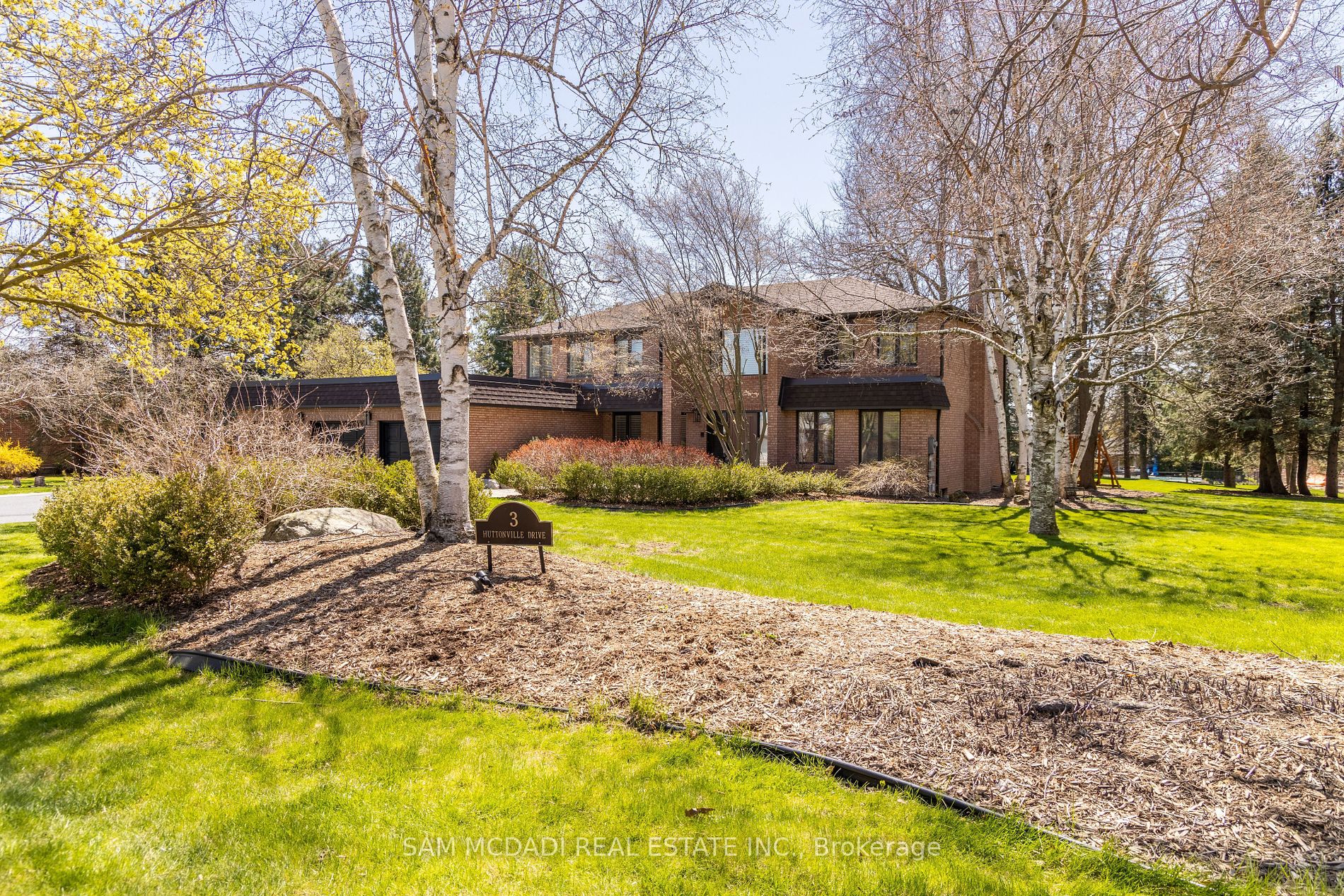 3 Huttonville Dr