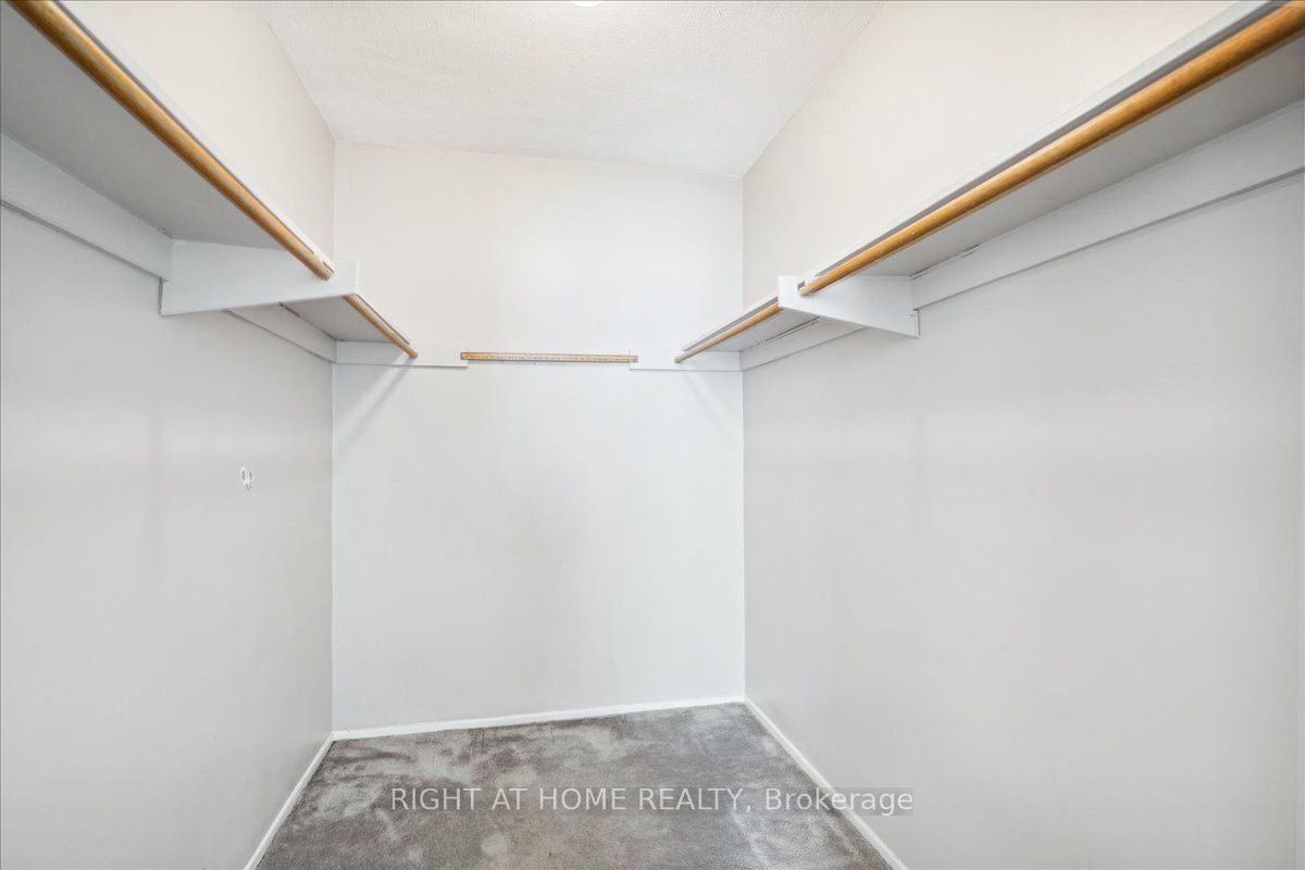 15 La Rose Ave, #115