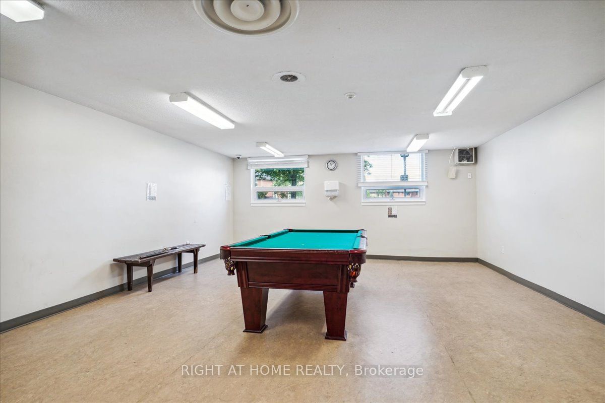 15 La Rose Ave, #115