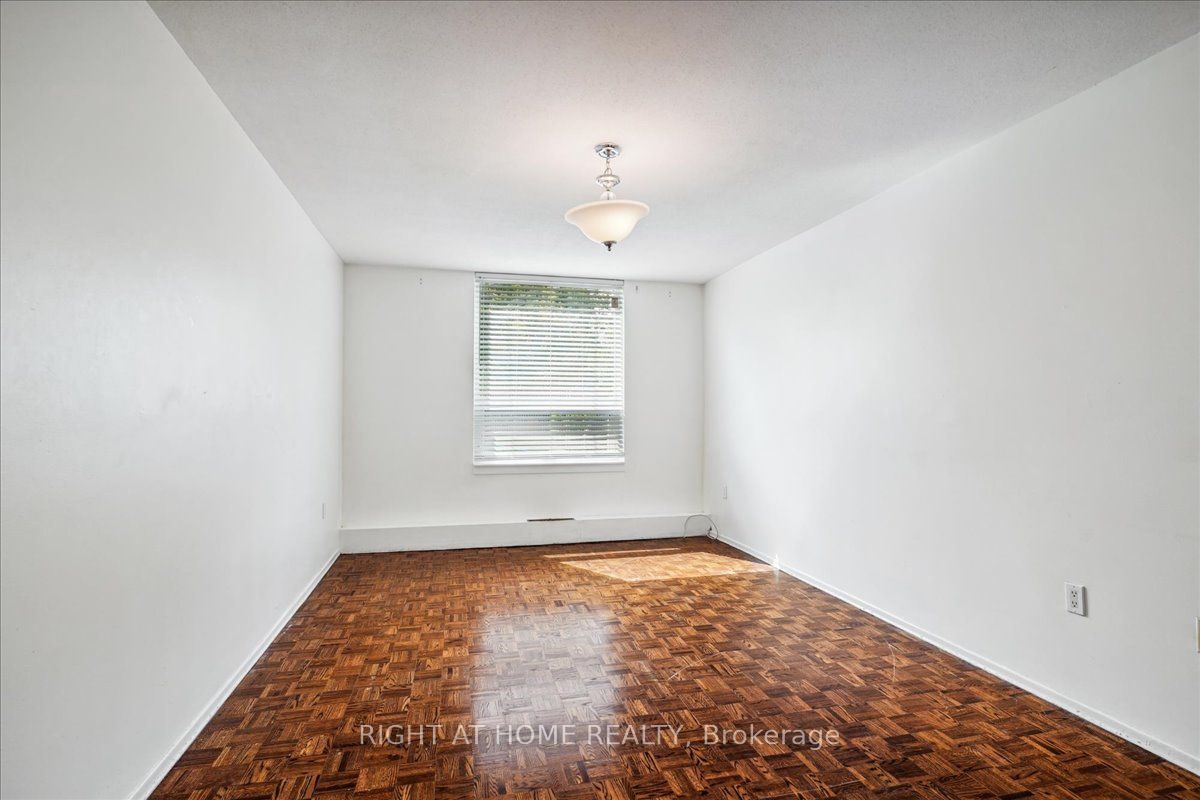 15 La Rose Ave, #115