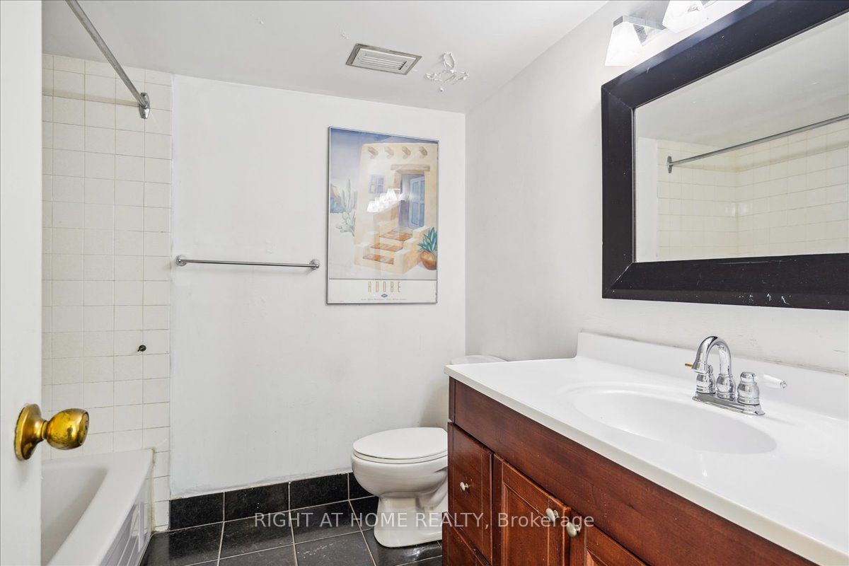 15 La Rose Ave, #115