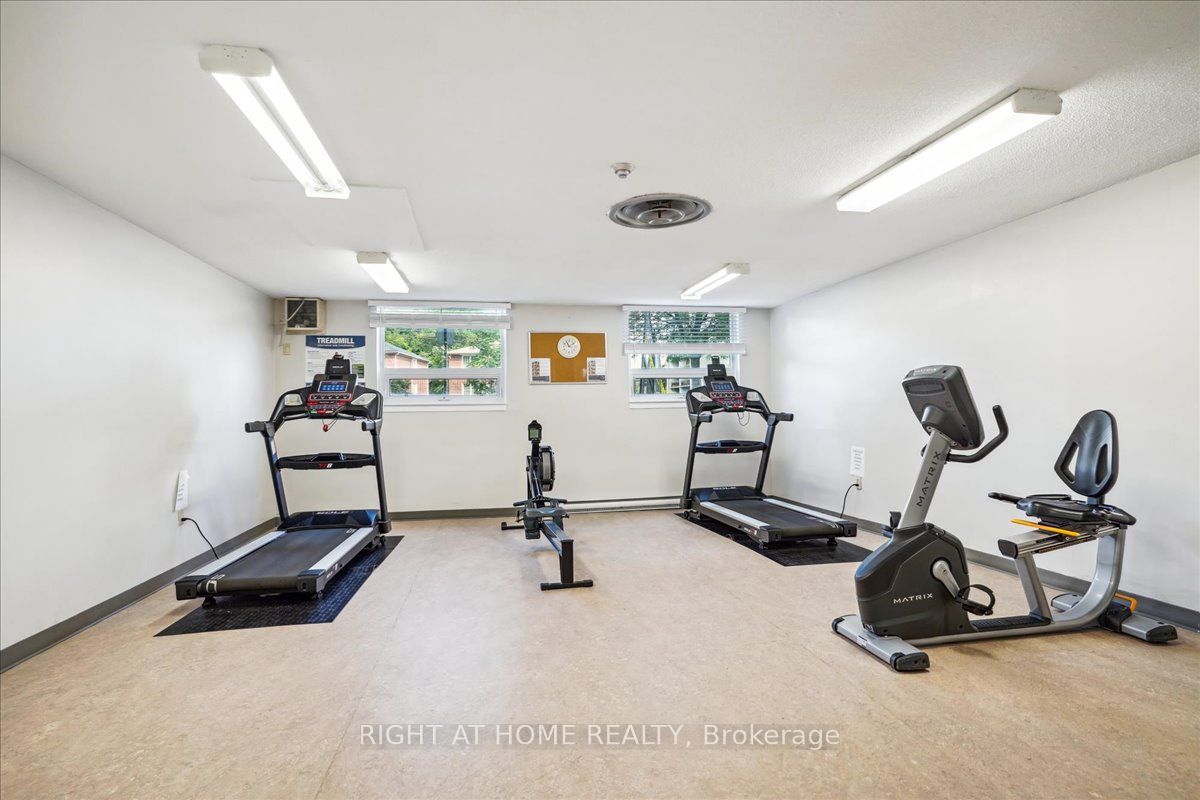 15 La Rose Ave, #115