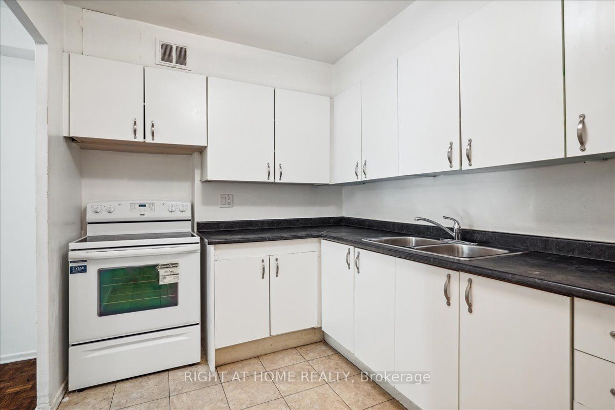 15 La Rose Ave, #115