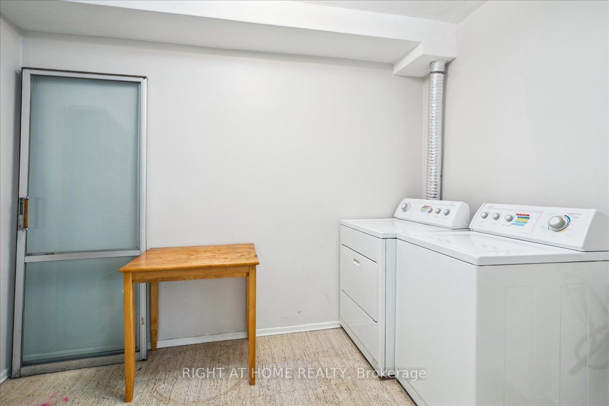 15 La Rose Ave, #115
