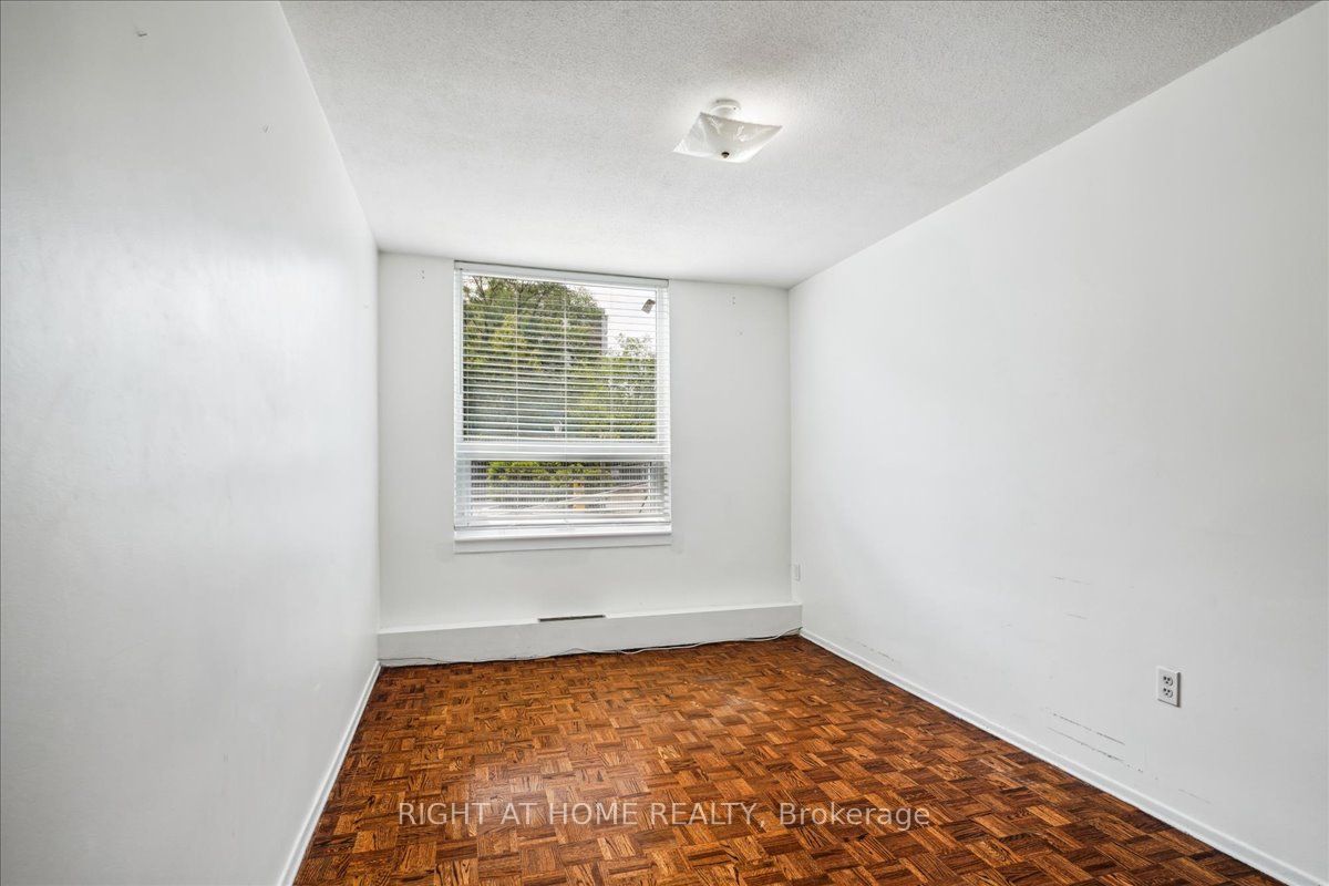 15 La Rose Ave, #115