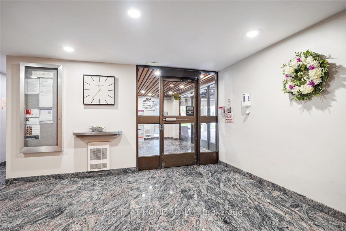 15 La Rose Ave, #115