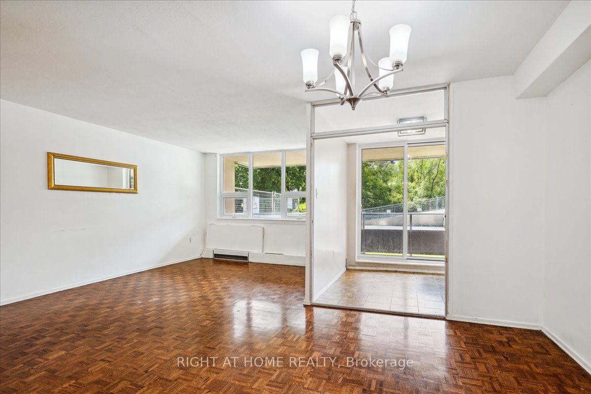 15 La Rose Ave, #115