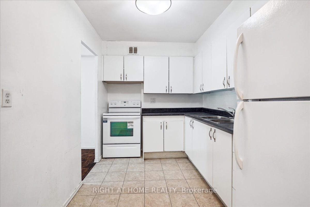 15 La Rose Ave, #115