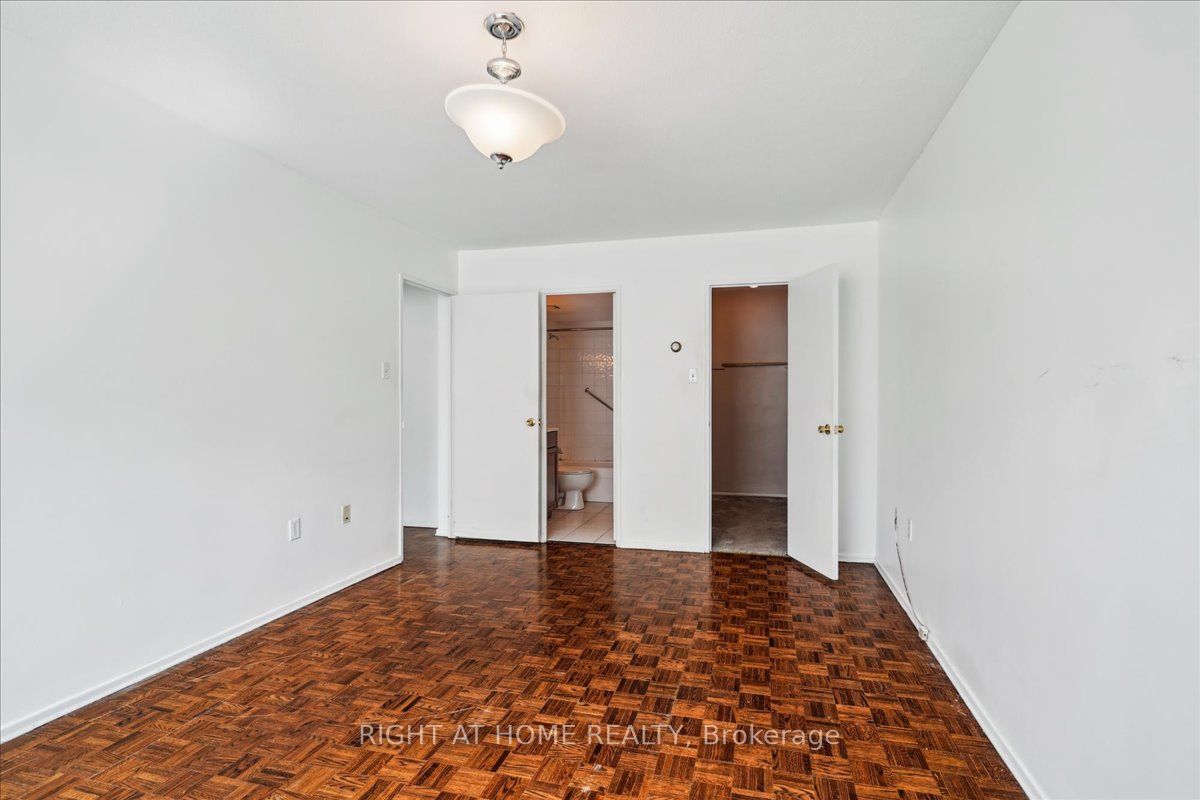 15 La Rose Ave, #115