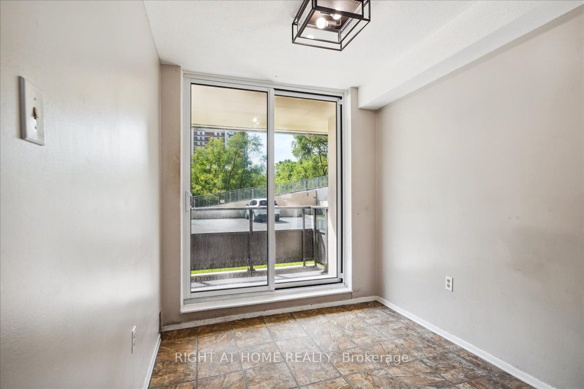 15 La Rose Ave, #115
