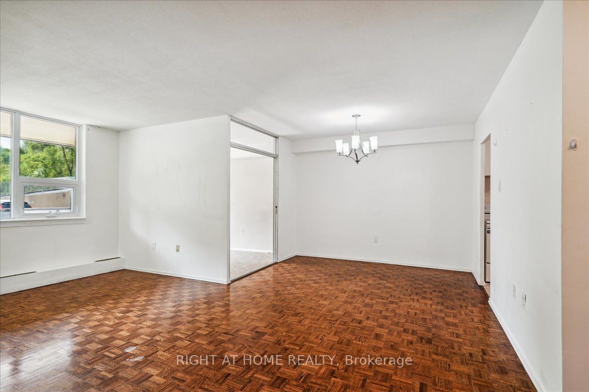 15 La Rose Ave, #115
