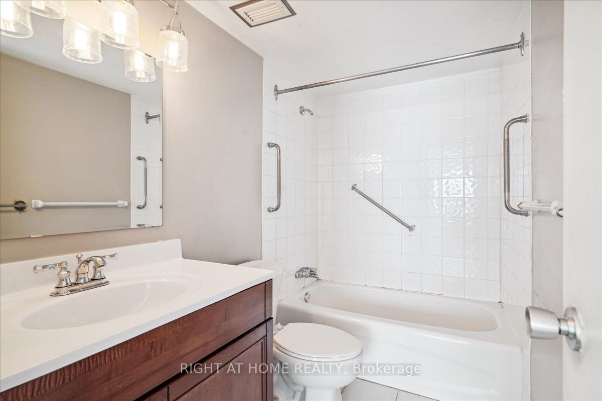 15 La Rose Ave, #115