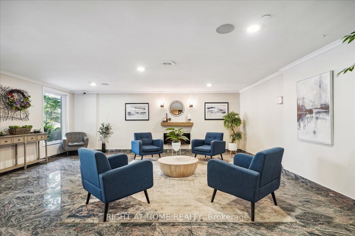 15 La Rose Ave, #115