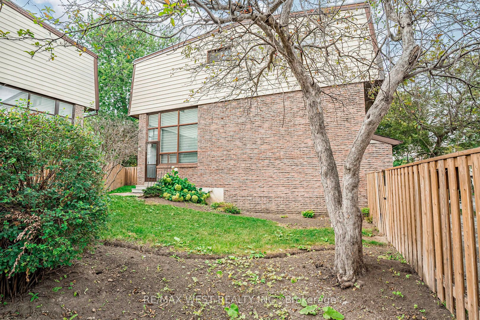 180 Mississauga Valley Boulevard, ##209