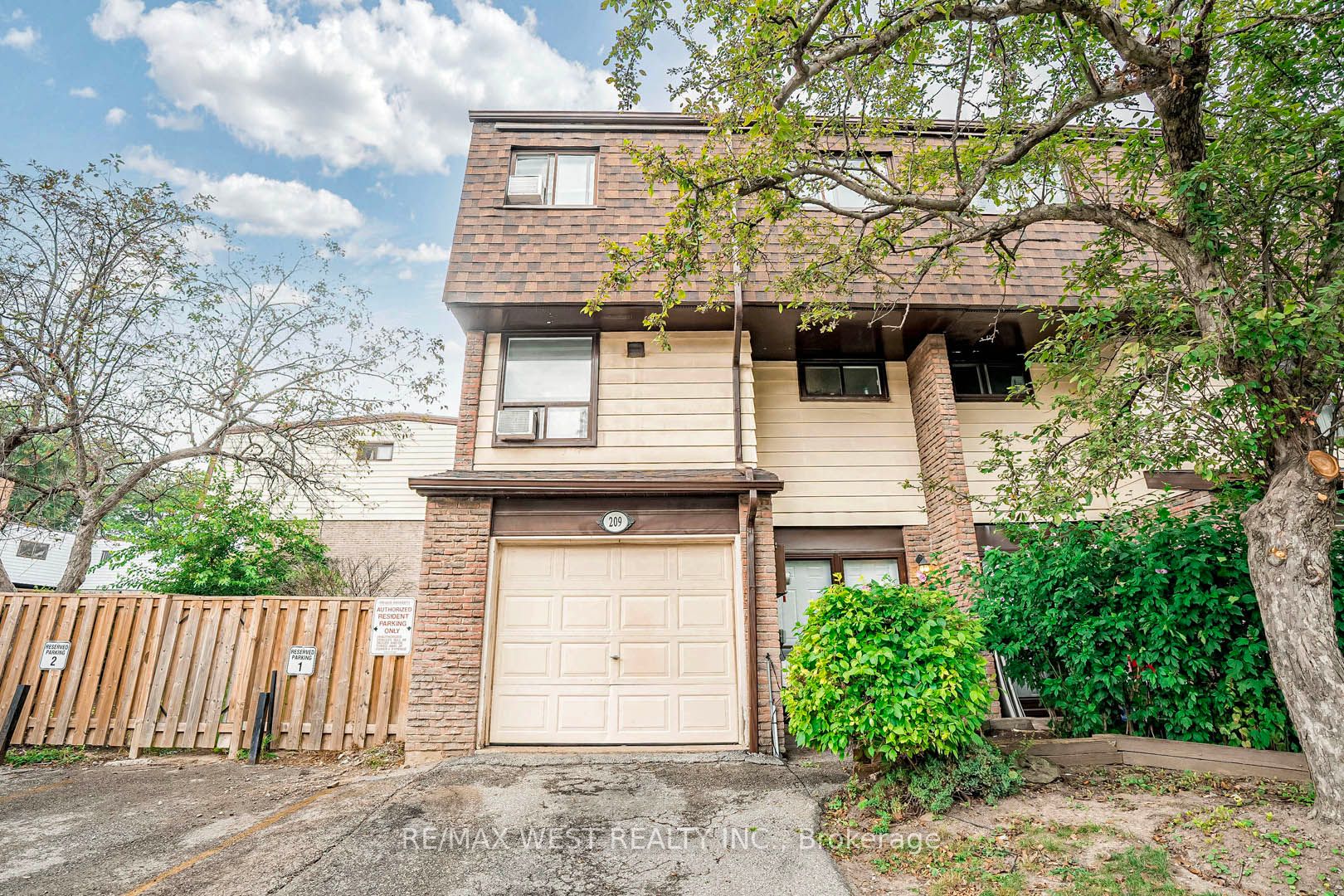 180 Mississauga Valley Boulevard, ##209
