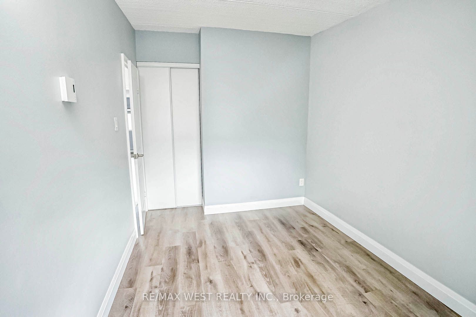 180 Mississauga Valley Boulevard, ##209