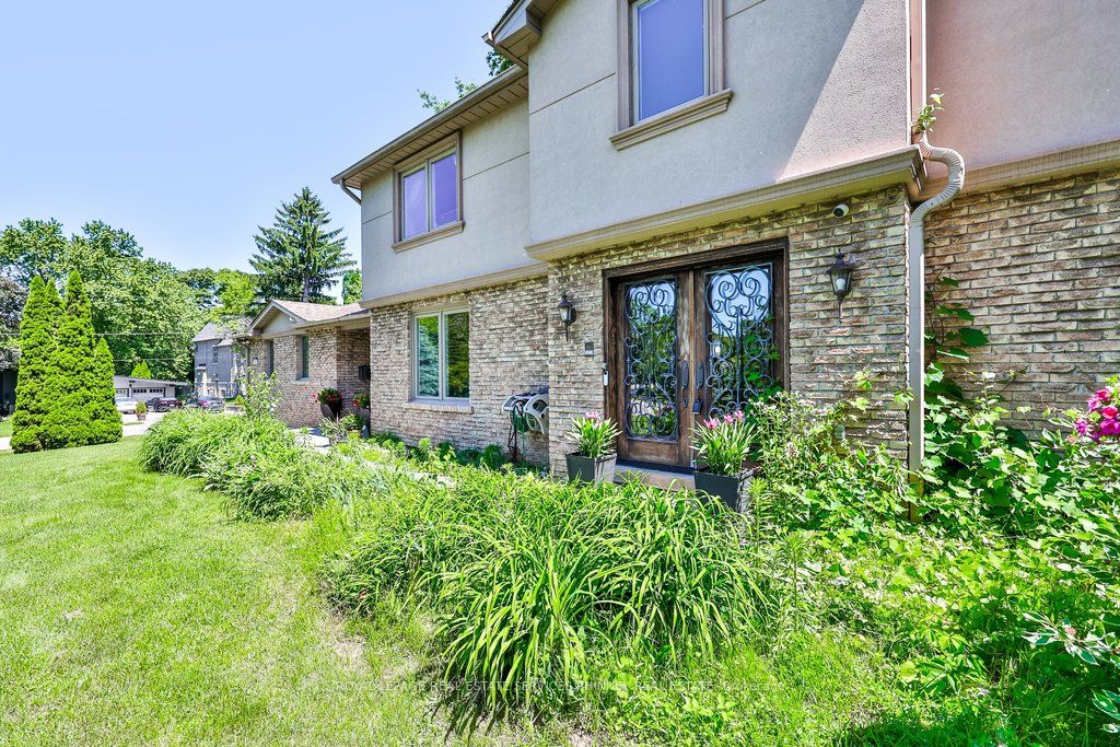 1587 Stavebank Road