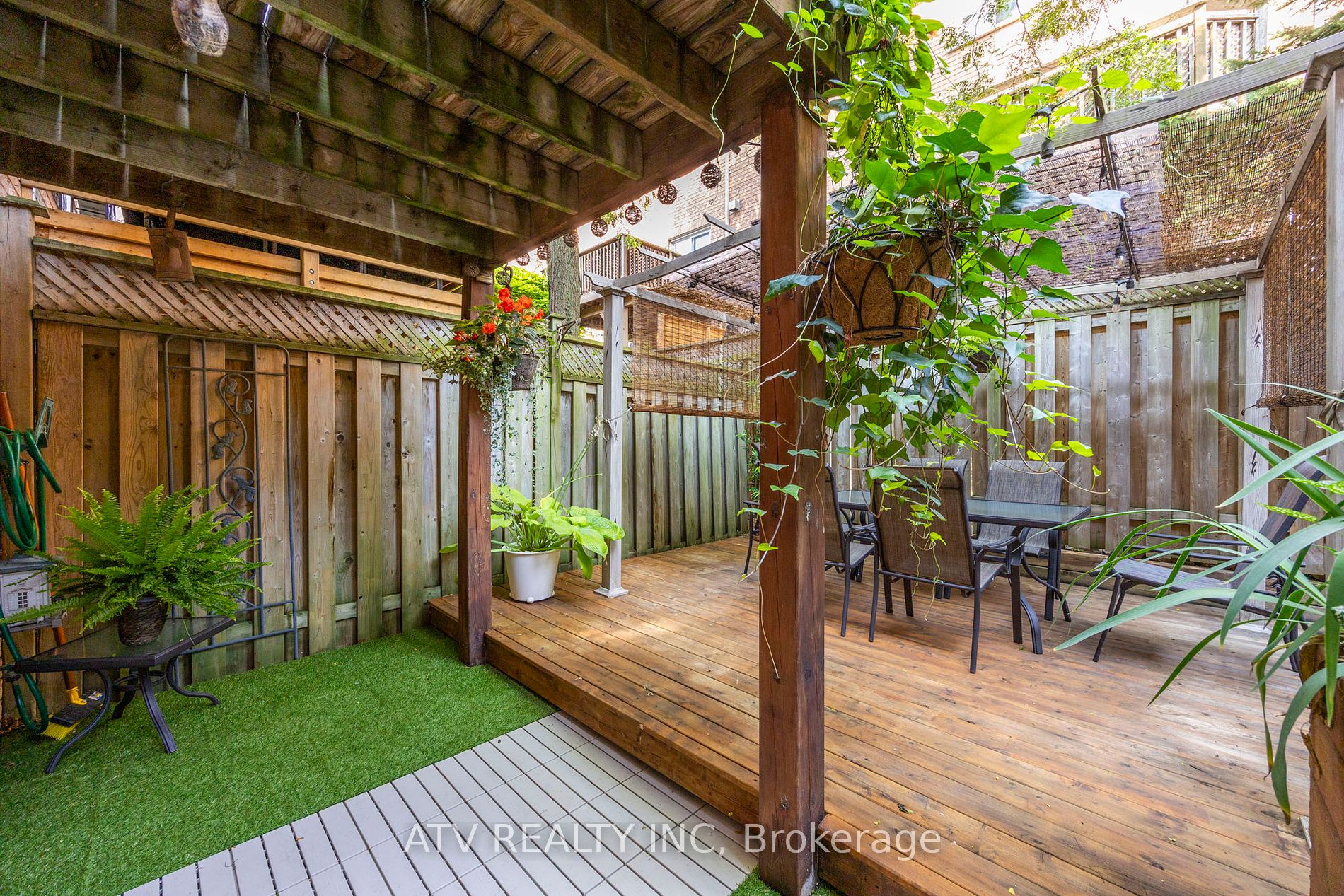 6 Bluewater Court