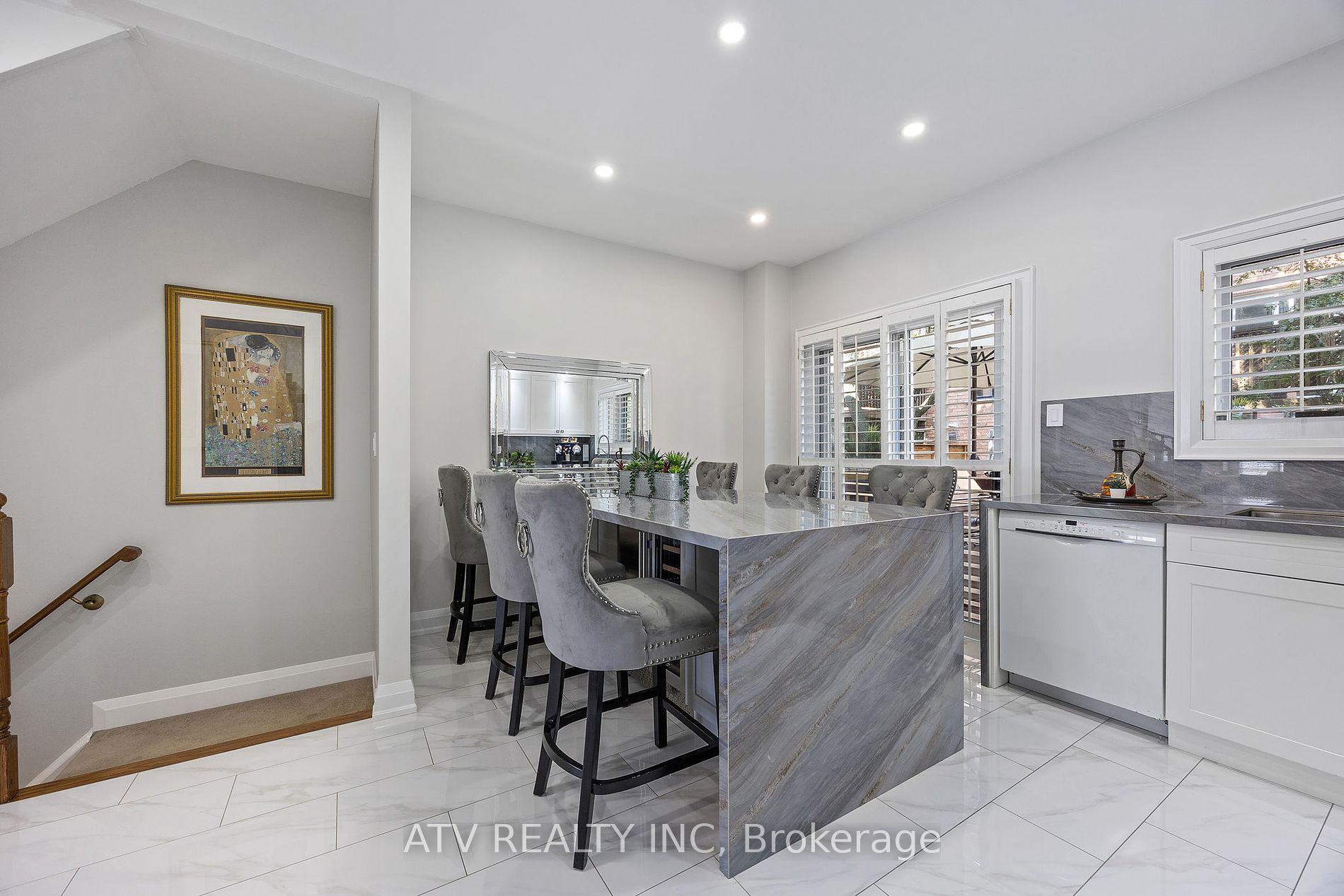 6 Bluewater Court