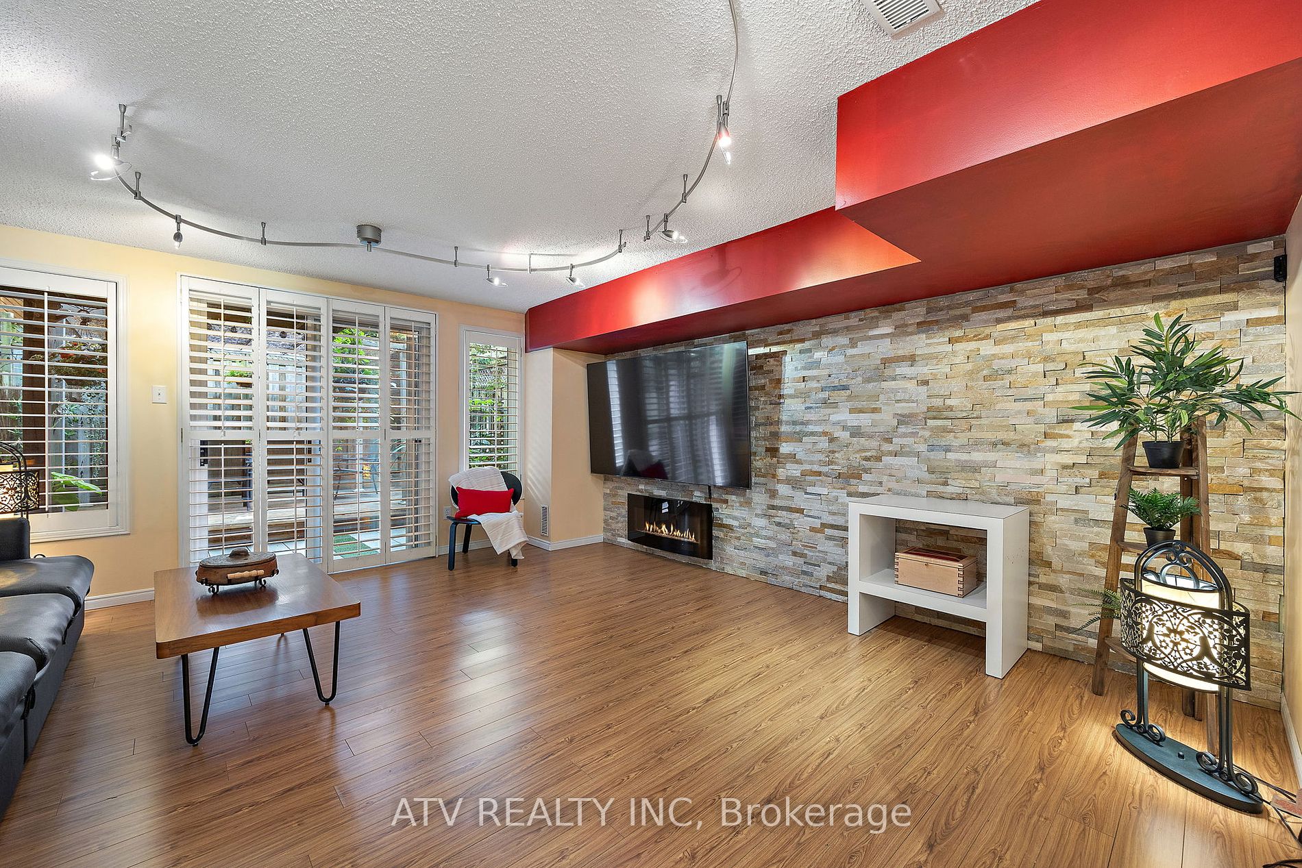 6 Bluewater Court