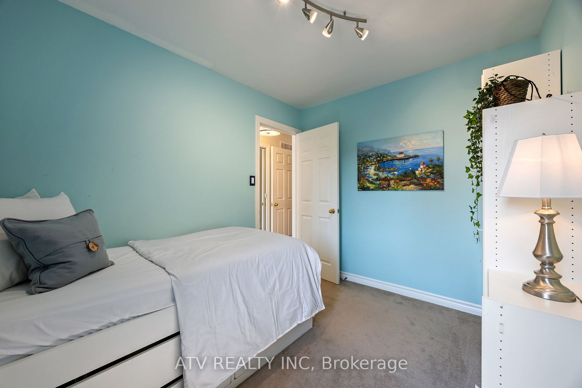 6 Bluewater Court