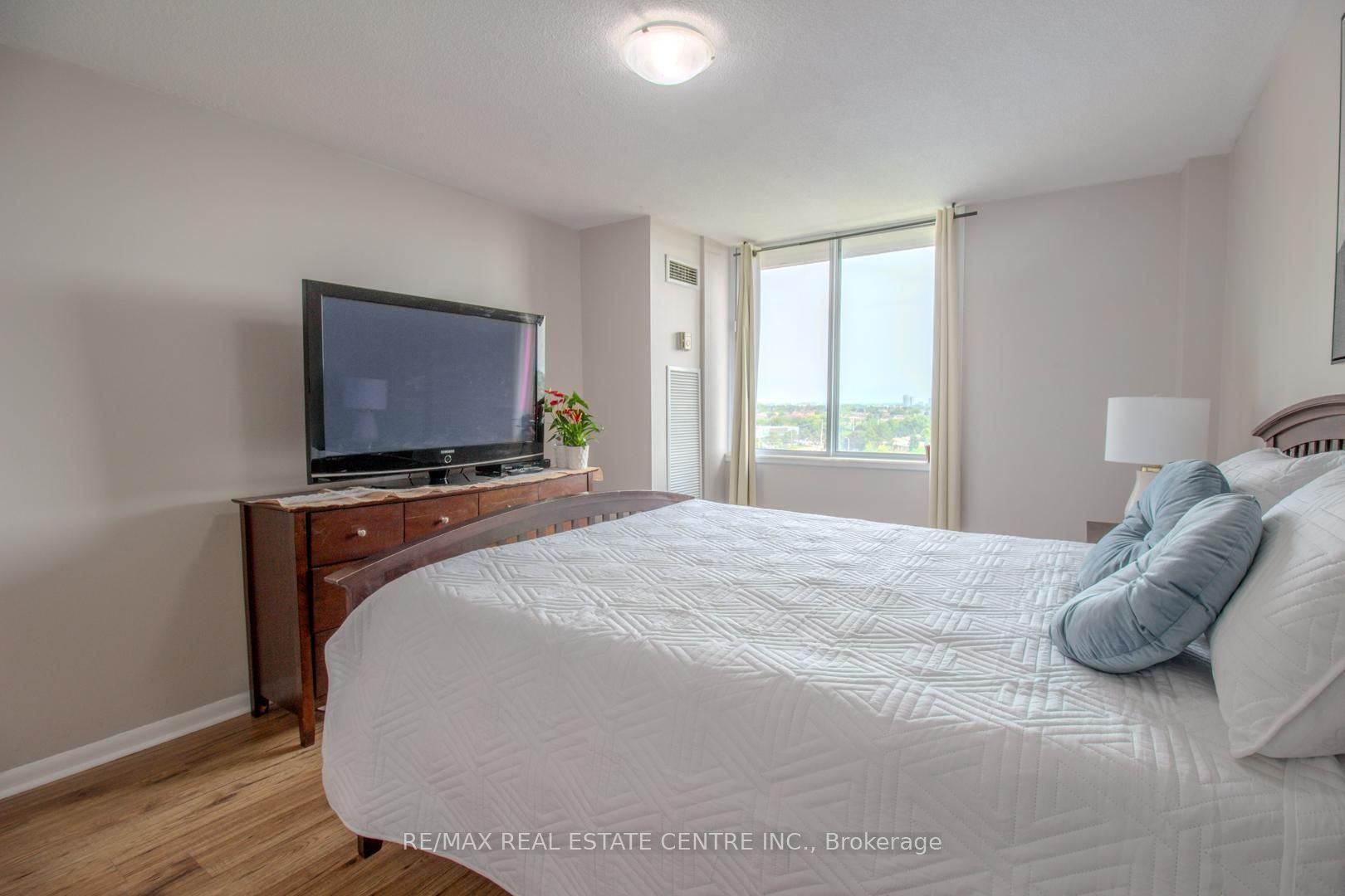 1320 Mississauga Valley Blvd, #1012