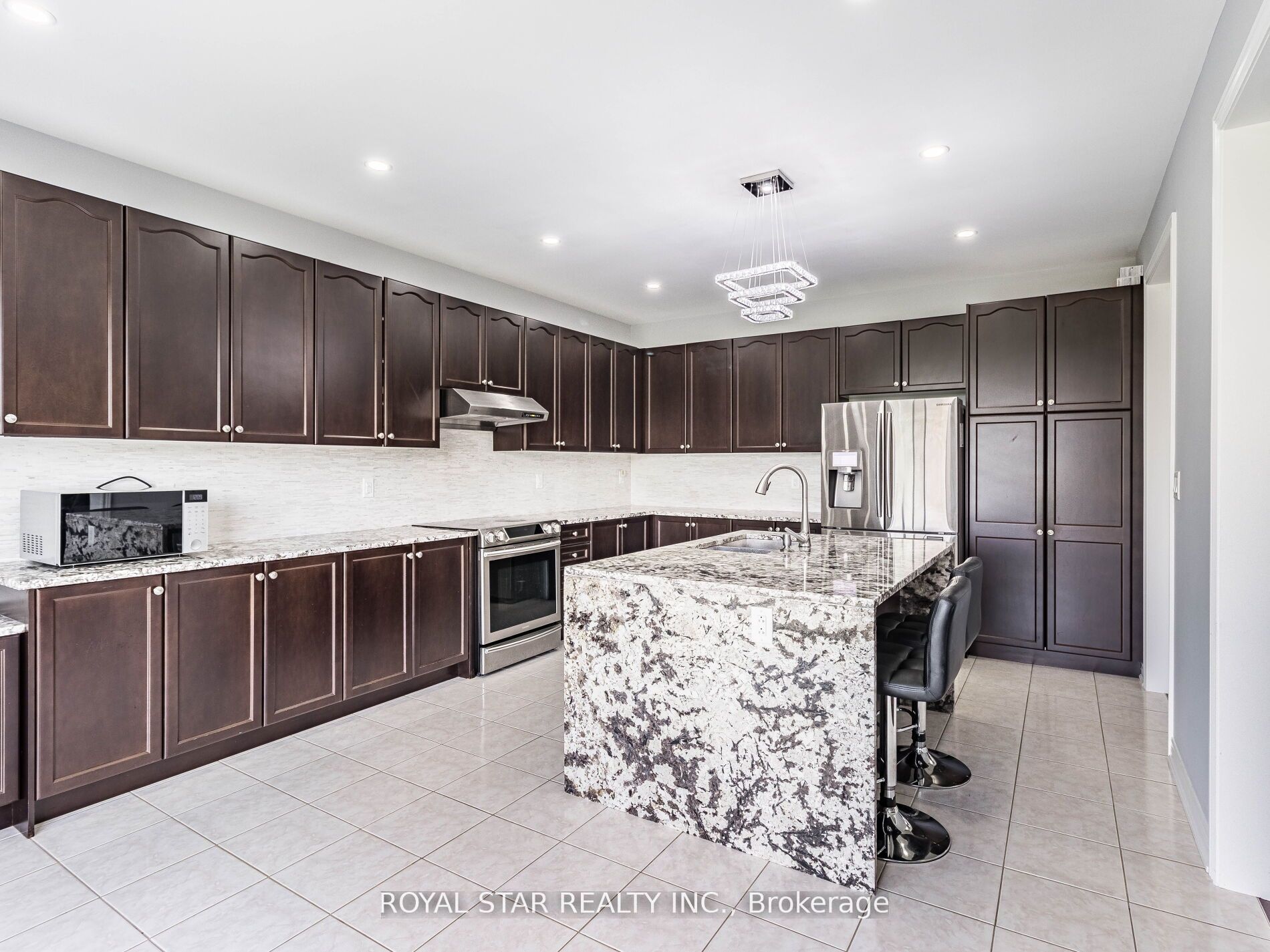 24 Bonnieglen Farm Blvd