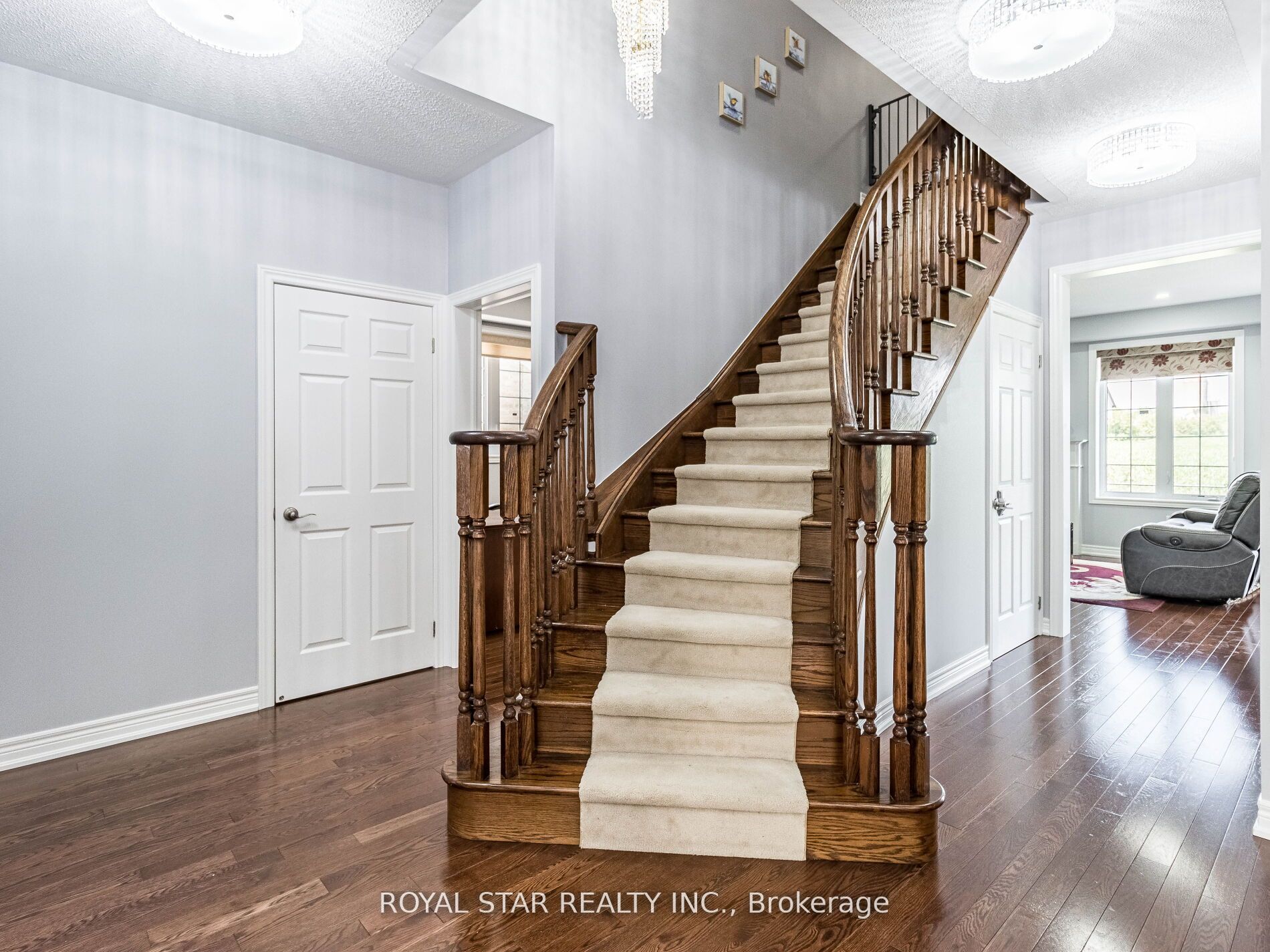 24 Bonnieglen Farm Blvd