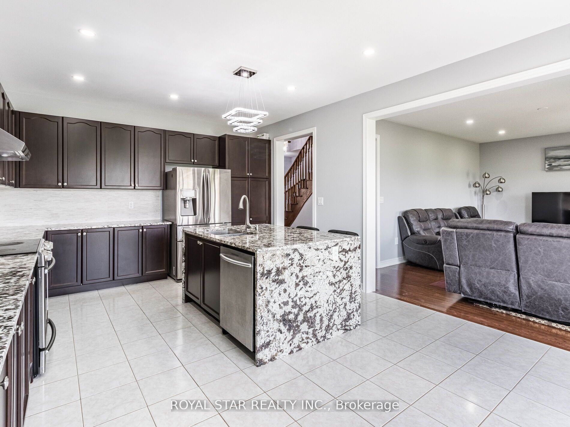 24 Bonnieglen Farm Blvd