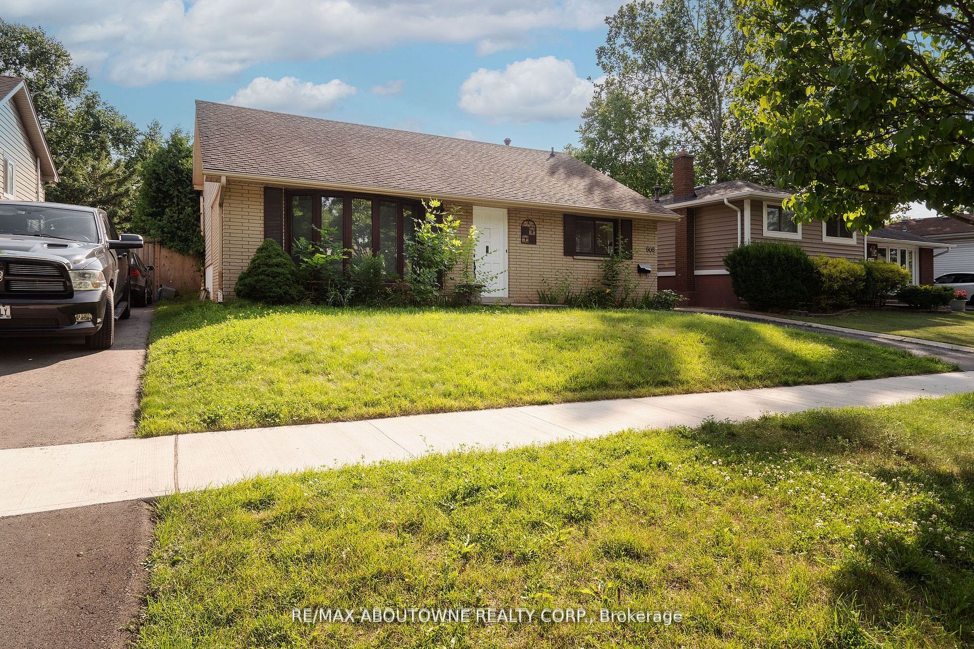 608 Thornwood Ave