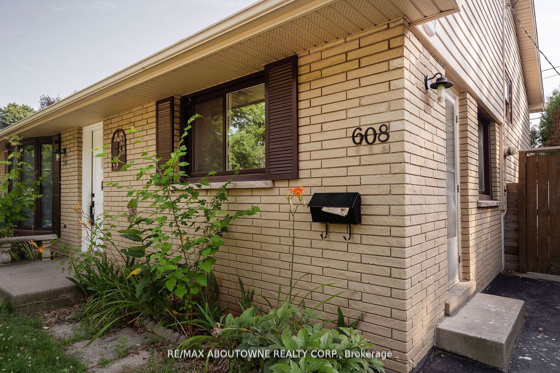 608 Thornwood Ave