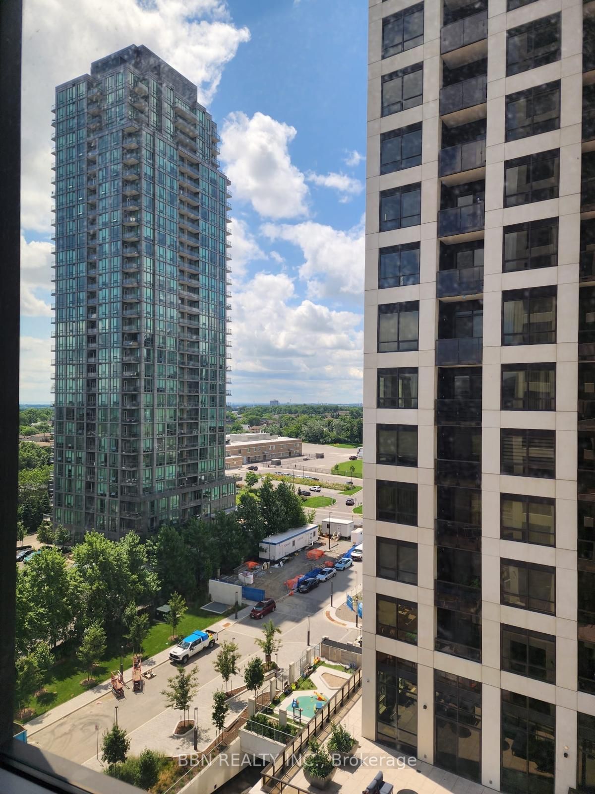 30 Elm Dr W, #909