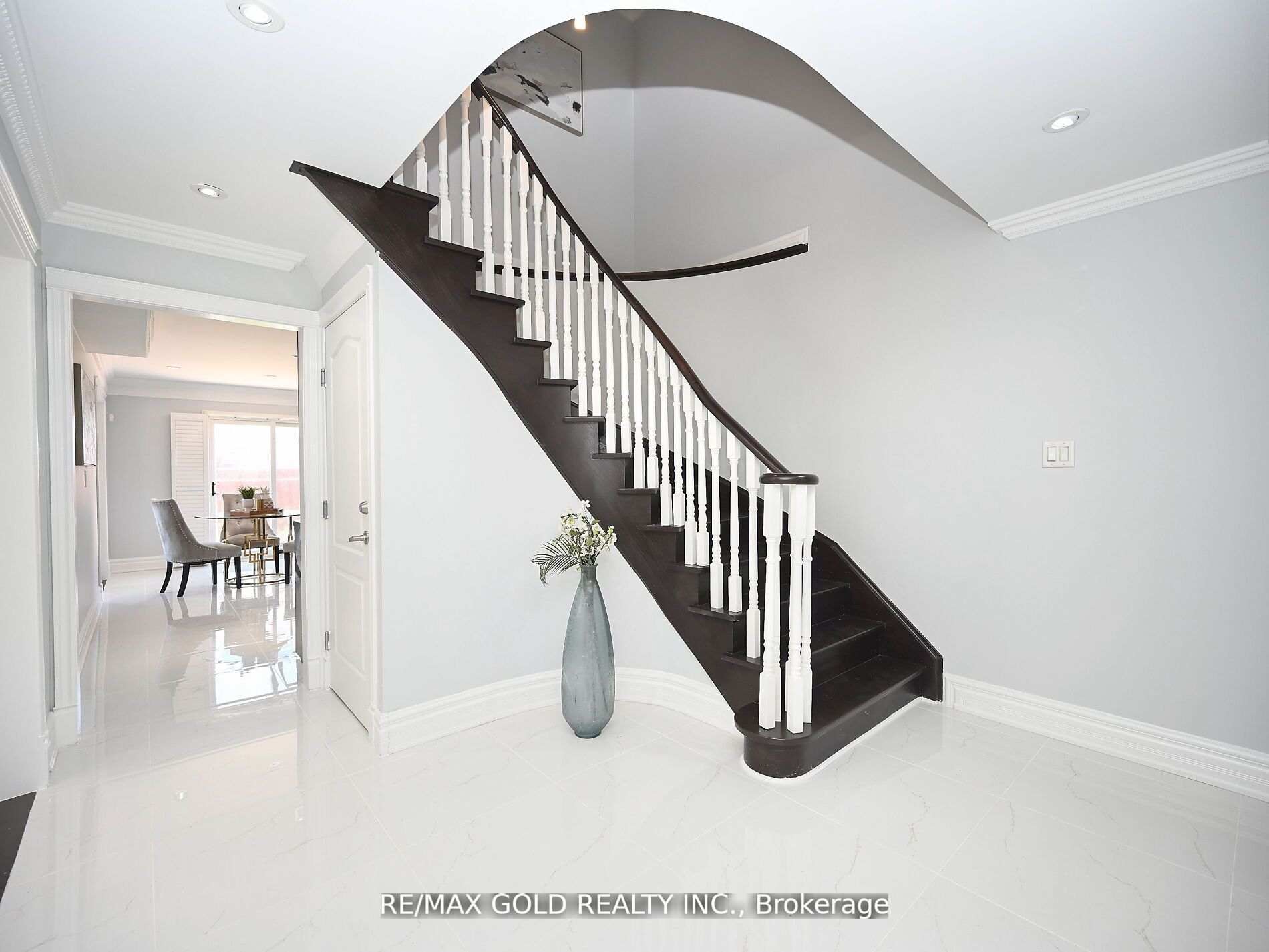 6 Oatfield Road