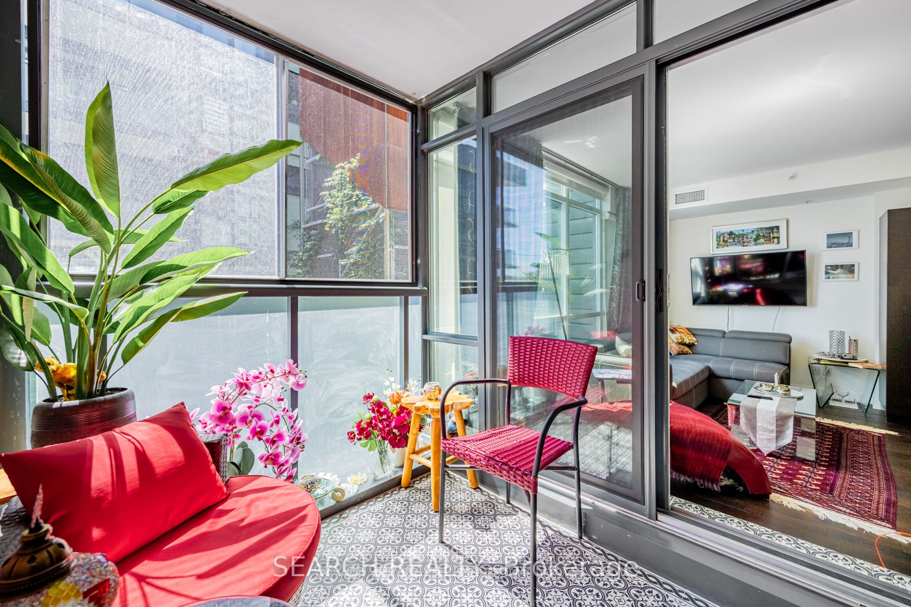 36 Howard Park Ave, #303