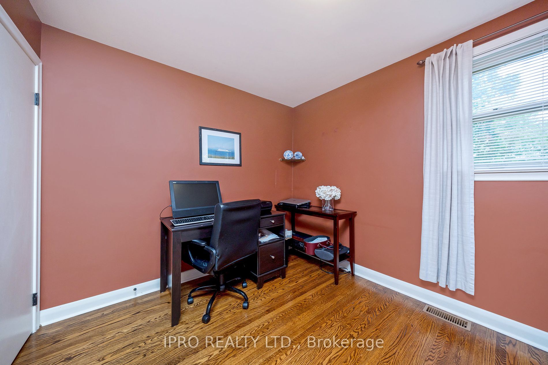 34 Elizabeth St S
