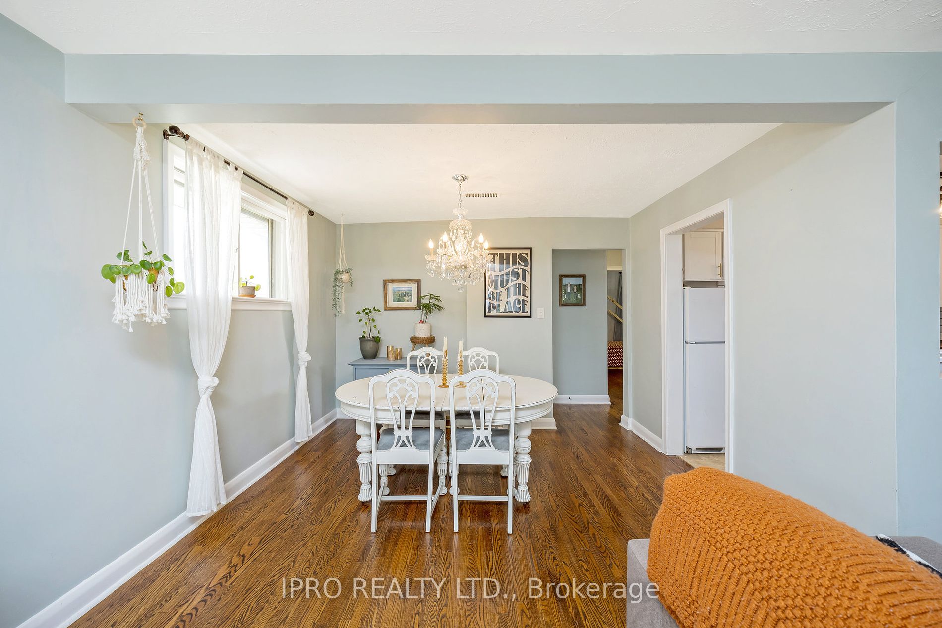 34 Elizabeth St S