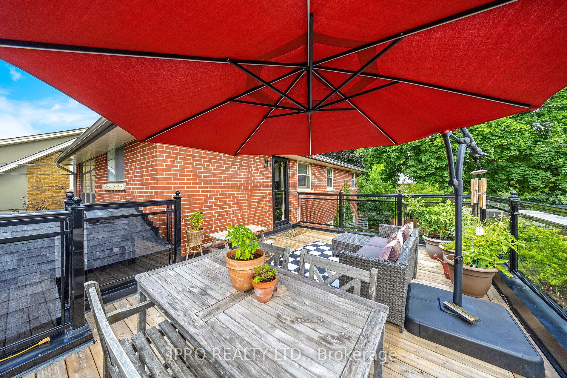 34 Elizabeth St S