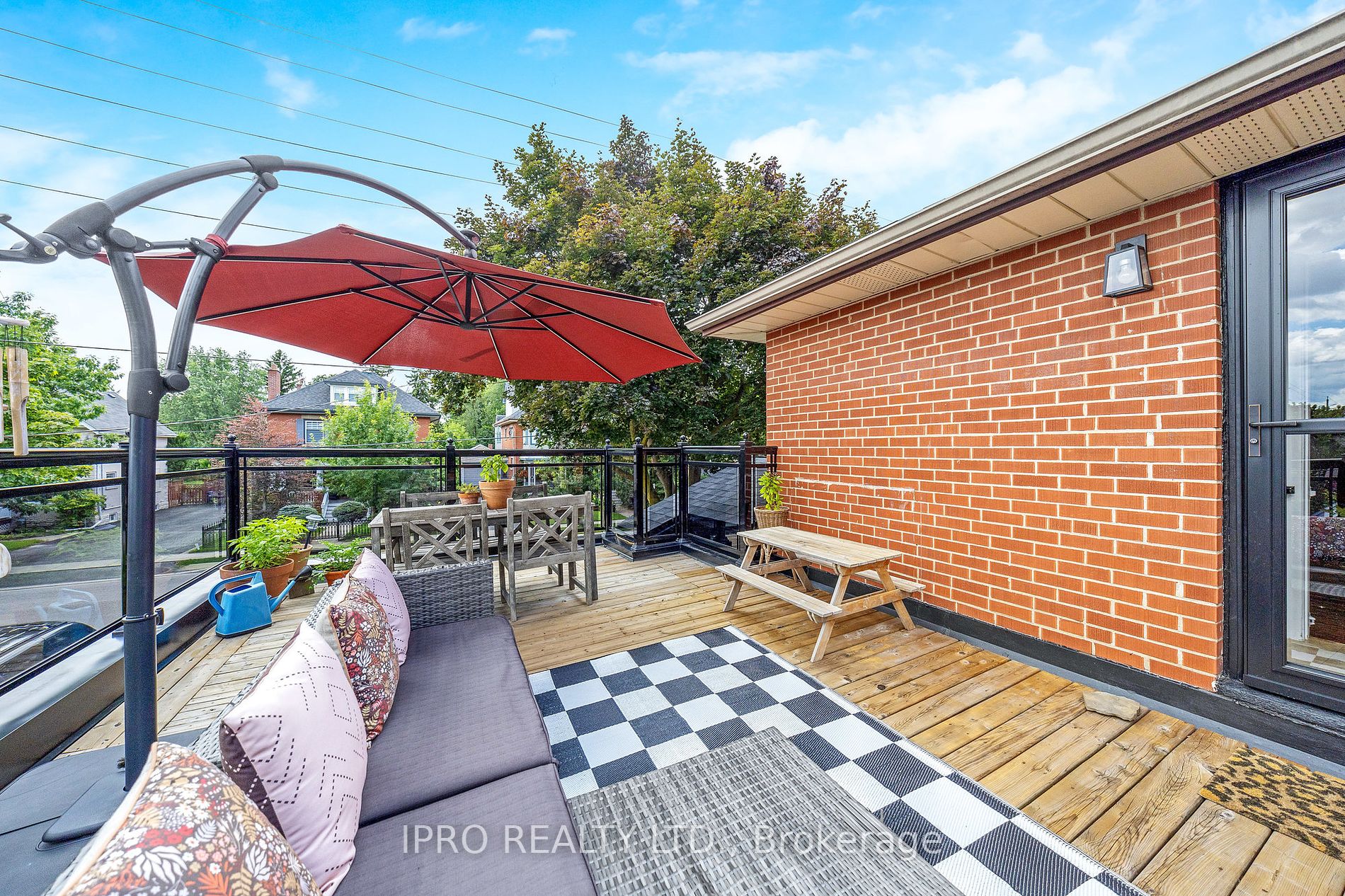 34 Elizabeth St S