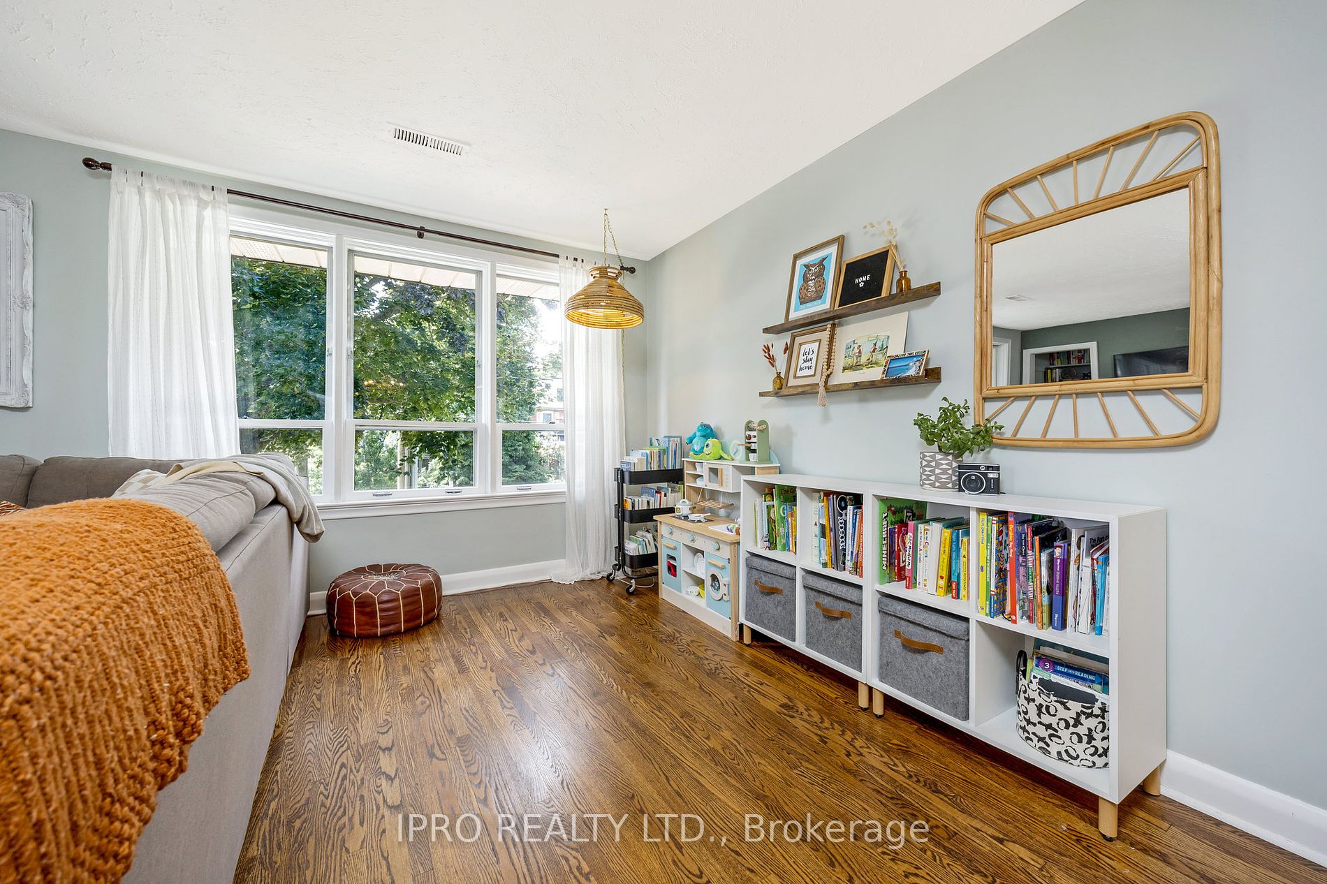 34 Elizabeth St S